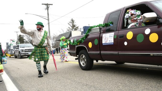 27-parade 099
